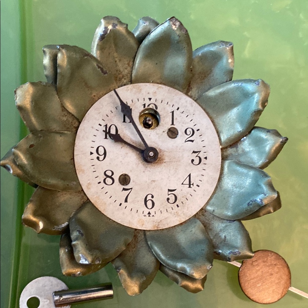 Vintage Floral Wall Clock Lux co.